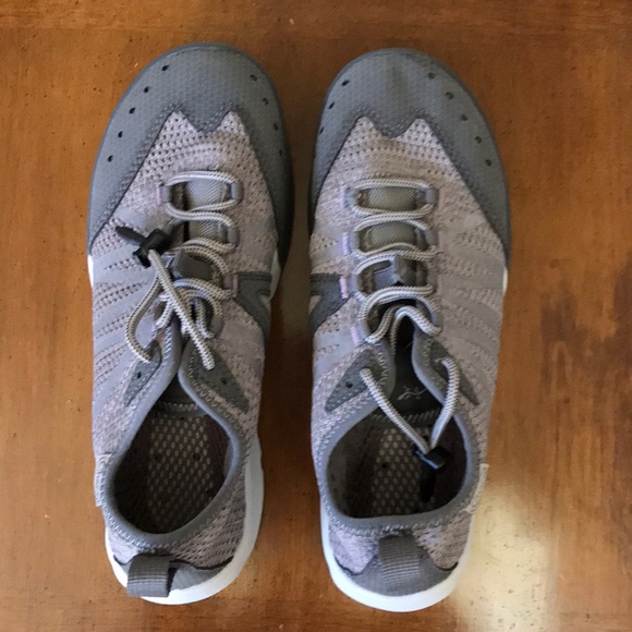 chaco tennis shoes womens